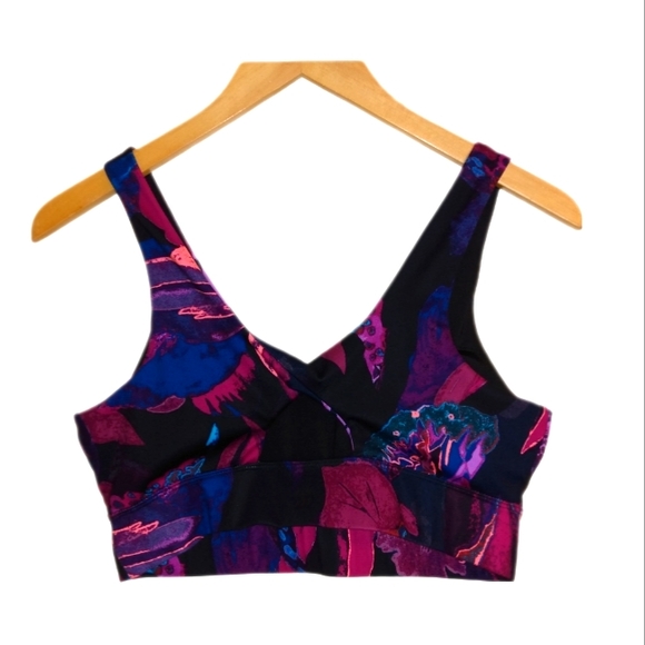 🔴 SALE All in Motion 2 piece set- Sports bra and Biker Shorts - Picture 2 of 7